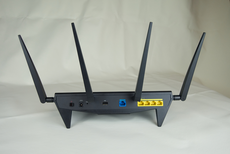 Synology-RT2600ac-trasera