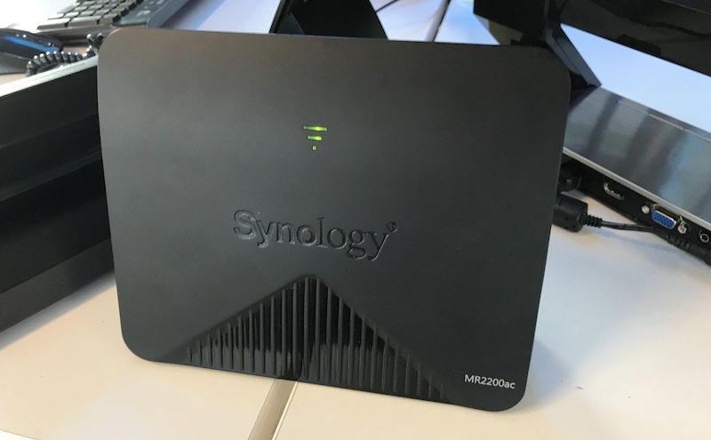 red mesh synology MR2200ac